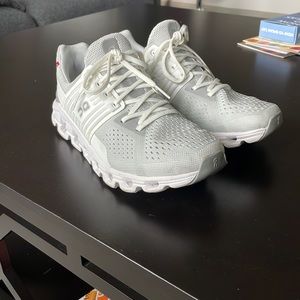 On cloud Cloudswift Barely Worn Sneakers